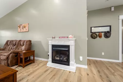 Entry Way - 240 Firefly Ln, Morrison, TN 37357 photo 4 of 4