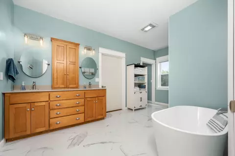 Bath - 240 Firefly Ln, Morrison, TN 37357 photo 1 of 10