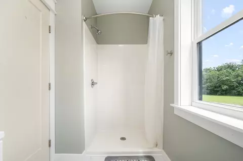 Bath - 240 Firefly Ln, Morrison, TN 37357 photo 7 of 10