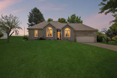 2754 Douglas Ln, Thompsons Station, TN 37179