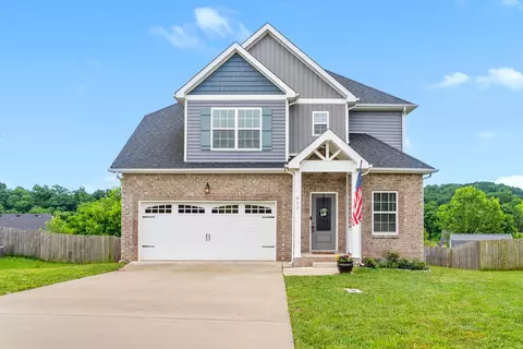 800 Crestone Ln, Clarksville, TN 37042
