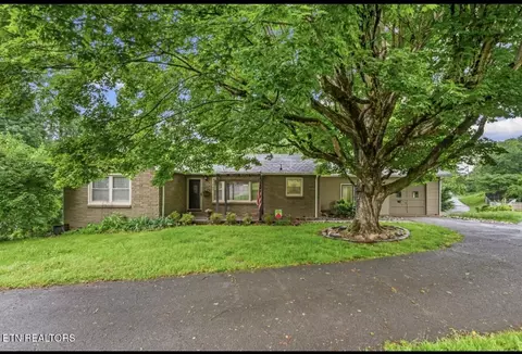 202 Highland Cir, Lenoir City, TN 37772