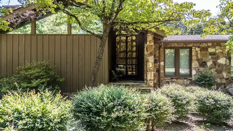 4202 Loftwood Dr, Cohutta, GA 30710