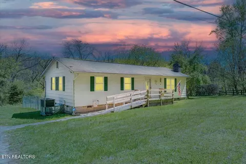 1202 E Bullrun Valley Dr, Powell, TN 37849