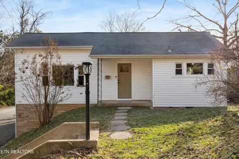 414 E 3rd Ave, Lenoir City, TN 37771