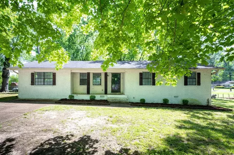 5904 Pinelawn Dr, Chattanooga, TN 37421