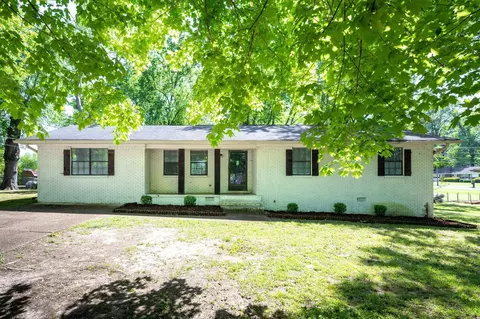 5904 Pinelawn Dr, Chattanooga, TN 37421