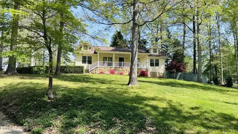 110 Forest Hills Dr, Lenoir City, TN 37772