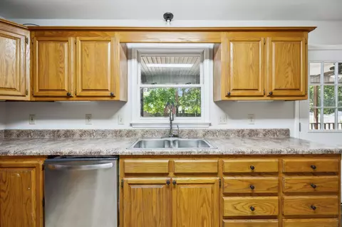Kitchen - 3031 Hartford Dr, Murfreesboro, TN 37129 photo 5 of 5