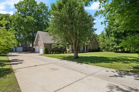 Exterior - 3031 Hartford Dr, Murfreesboro, TN 37129 photo 4 of 14