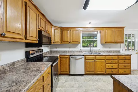 Kitchen - 3031 Hartford Dr, Murfreesboro, TN 37129 photo 3 of 5