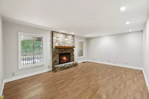 Living - 3031 Hartford Dr, Murfreesboro, TN 37129 photo 2 of 7
