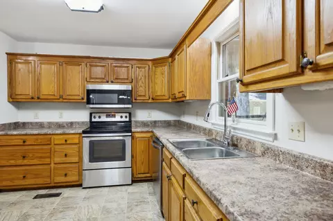 Kitchen - 3031 Hartford Dr, Murfreesboro, TN 37129 photo 4 of 5