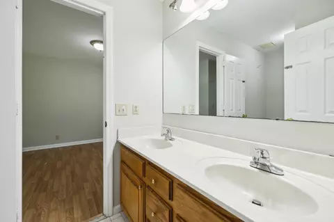 Bath - 3031 Hartford Dr, Murfreesboro, TN 37129 photo 1 of 7
