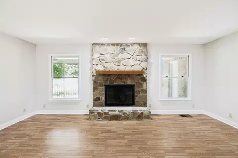 Living - 3031 Hartford Dr, Murfreesboro, TN 37129 photo 6 of 7
