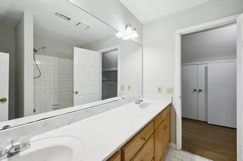 Bath - 3031 Hartford Dr, Murfreesboro, TN 37129 photo 6 of 7