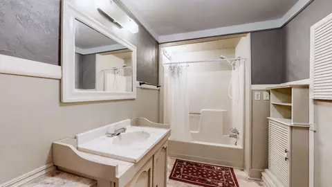 Bath - 1009 5th Ave W, Springfield, TN 37172 photo 2 of 2