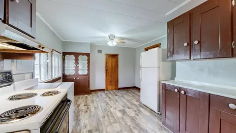Kitchen - 1009 5th Ave W, Springfield, TN 37172 photo 2 of 2