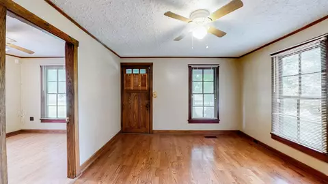Living - 1009 5th Ave W, Springfield, TN 37172 photo 1 of 2