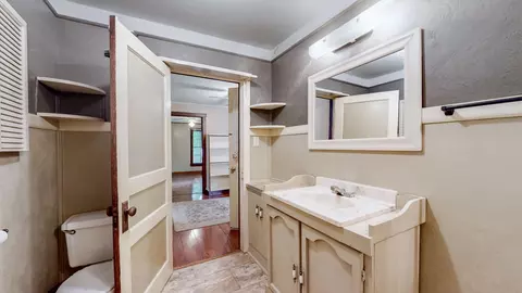 Bath - 1009 5th Ave W, Springfield, TN 37172 photo 1 of 2