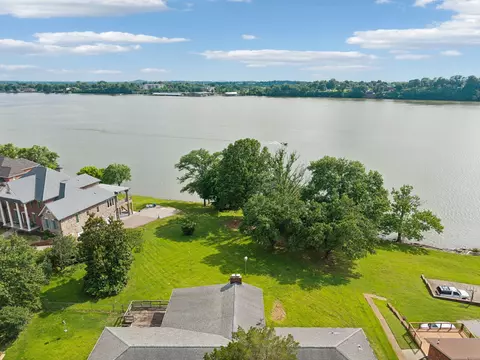 132 Circle Dr, Hendersonville, TN 37075