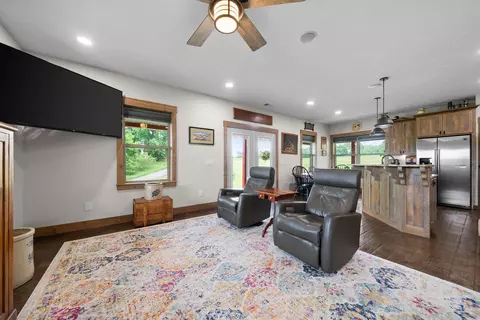 Living - 4499 Benson Rd, Springfield, TN 37172 photo 2 of 3