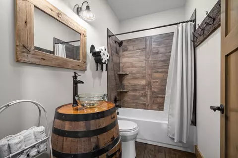 Bath - 4499 Benson Rd, Springfield, TN 37172 photo 5 of 6