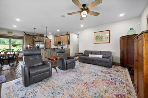 Living - 4499 Benson Rd, Springfield, TN 37172 photo 3 of 3