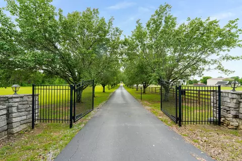 5740 Johnson Rd, Murfreesboro, TN 37127 photo 2
