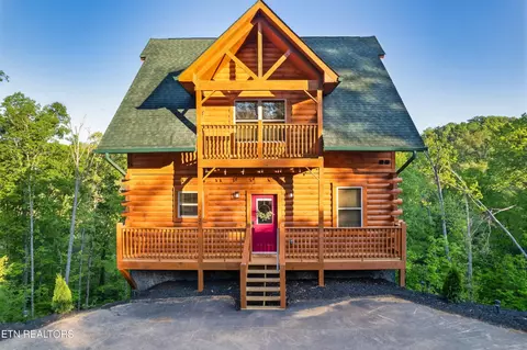 2225 Wingspan Dr, Sevierville, TN 37876