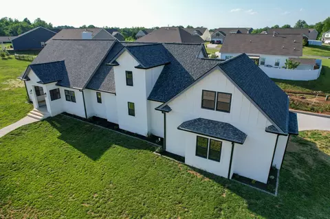 100 Waycross Dr, Shelbyville, TN 37160
