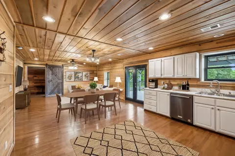 Dining - 210 S 3rd St, Dickson, TN 37055 photo 1 of 1