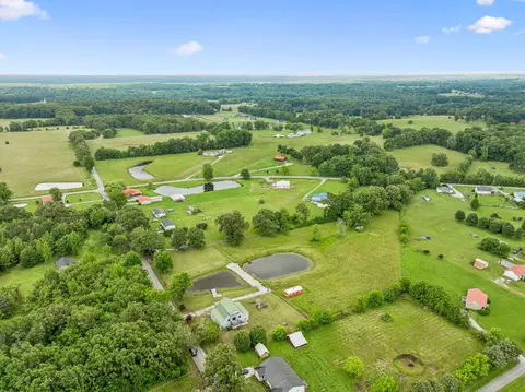 View/Area - 210 S 3rd St, Dickson, TN 37055 photo 8 of 16