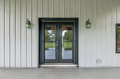Exterior - 210 S 3rd St, Dickson, TN 37055 photo 6 of 15