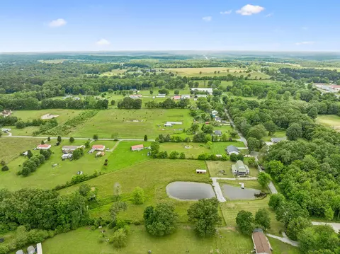 View/Area - 210 S 3rd St, Dickson, TN 37055 photo 14 of 16