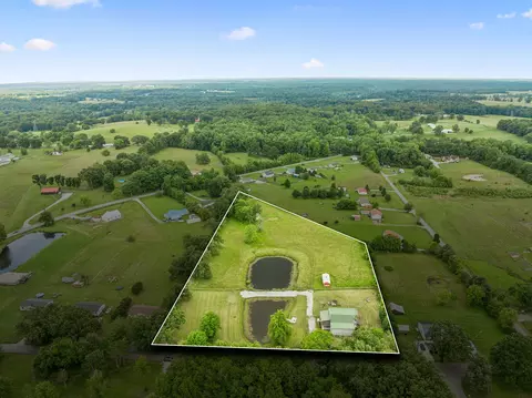 View/Area - 210 S 3rd St, Dickson, TN 37055 photo 6 of 16