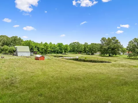 Exterior - 210 S 3rd St, Dickson, TN 37055 photo 12 of 15