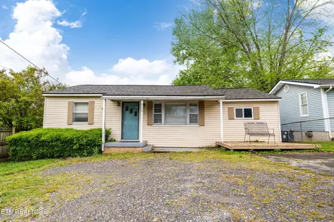 2105 Bradshaw Garden Rd, Knoxville, TN 37912