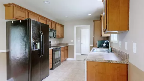 Kitchen - 100 Hickory Pointe, Dickson, TN 37055 photo 2 of 3