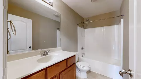 Bath - 100 Hickory Pointe, Dickson, TN 37055 photo 2 of 2