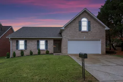 1004 Summerview Ct, Nashville, TN 37221