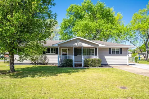135 Sharon Cir, Rossville, GA 30741