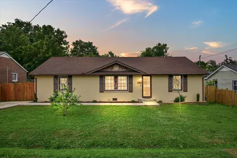 1502 Lawndale St, Fayetteville, TN 37334