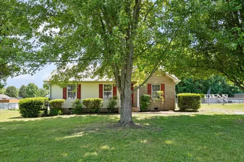 104 Hillcreek Ct, Portland, TN 37148