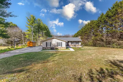 670 Manning Private Ln, Lenoir City, TN 37772
