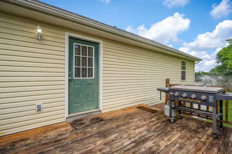 Exterior - 392 Mountain View Dr, Morrison, TN 37357 photo 4 of 6