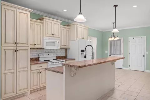 Kitchen - 107 Wallace Cir, Killen, AL 35645 photo 2 of 2