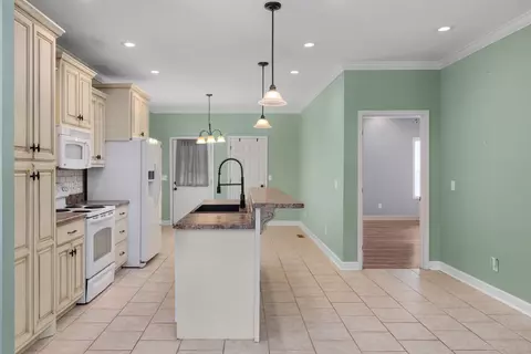 Entry Way - 107 Wallace Cir, Killen, AL 35645 photo 1 of 1