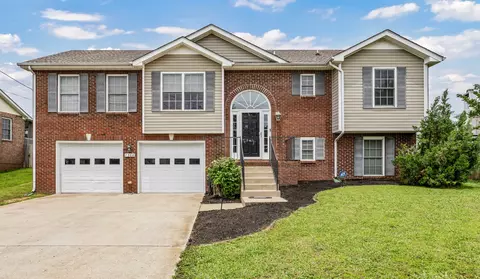 1368 Bluebonnet Dr, Clarksville, TN 37042
