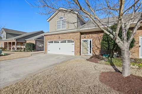 6930 Village Lake Cir, Chattanooga, TN 37412